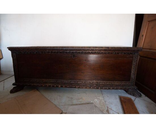 16th-century chest carved with lion paws