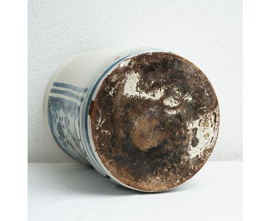 Albarello/Vaso antico in maiolica smaltata raffigurante paesaggio con rovine. Napoli XVIII secolo.