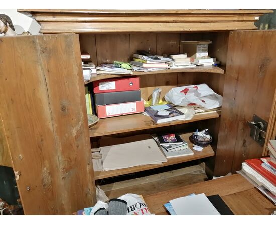 Credenza stipo del '600 in legno dolce