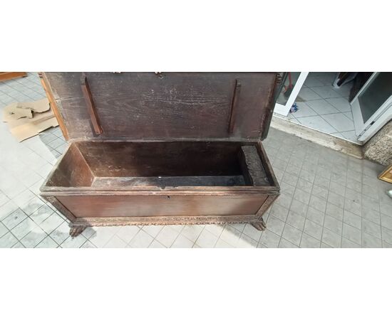 16th-century chest carved with lion paws
