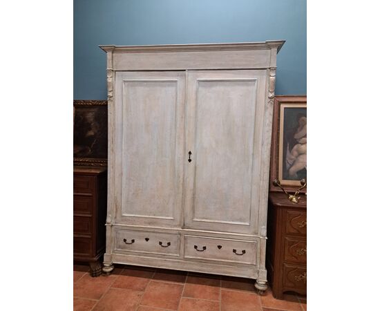 Armadio dell'Ottocento laccato