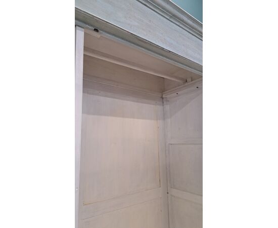 Armadio dell'Ottocento laccato