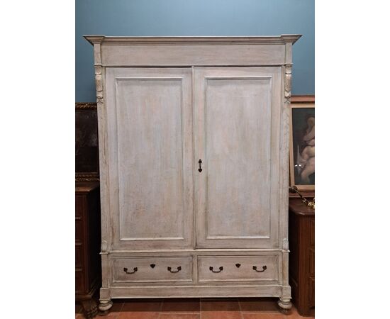 Armadio dell'Ottocento laccato