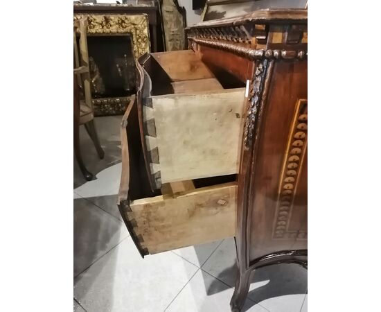 Piacenza chest of drawers with 2 drawers, carved and inlaid, curved on the front and sides - mid-18th century