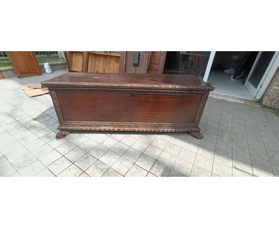 16th-century chest carved with lion paws