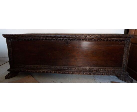 16th-century chest carved with lion paws