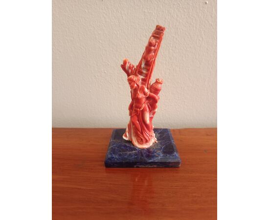 Scultura in corallo rosso mediterraneo