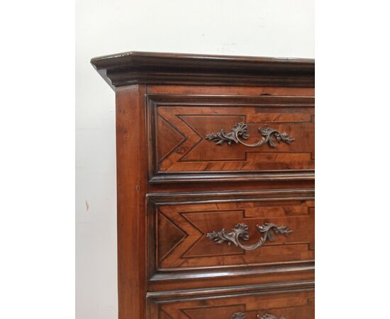 Lombard walnut chest of drawers - early 18th century - dresser - beautiful!