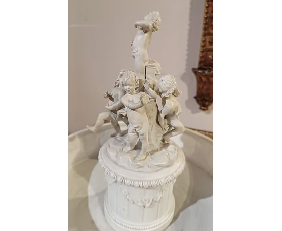 BISCUIT PORCELAIN CENTERPIECE FIRST HALF 19TH CENTURY