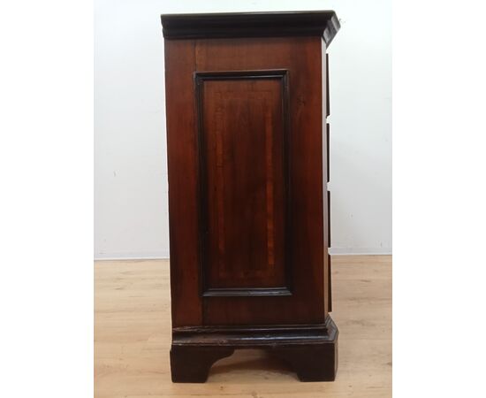 Lombard walnut chest of drawers - early 18th century - dresser - beautiful!