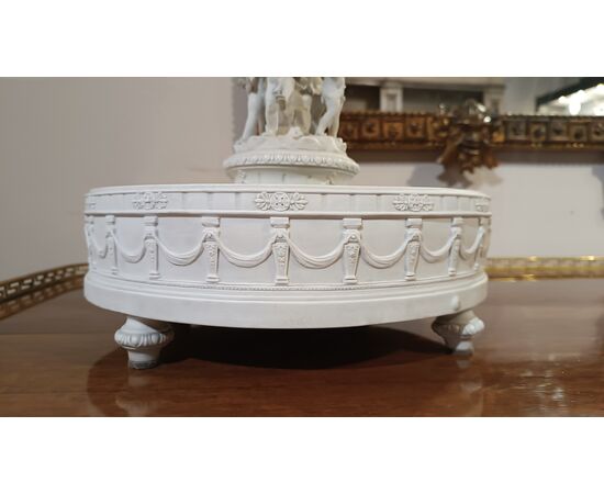 BISCUIT PORCELAIN CENTERPIECE FIRST HALF 19TH CENTURY