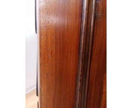 Lombard walnut chest of drawers - early 18th century - dresser - beautiful!