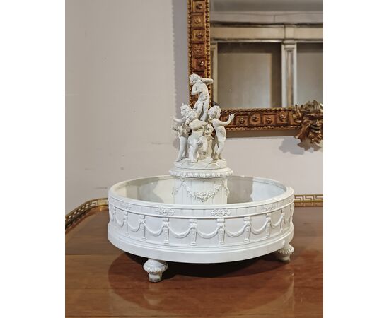 BISCUIT PORCELAIN CENTERPIECE FIRST HALF 19TH CENTURY