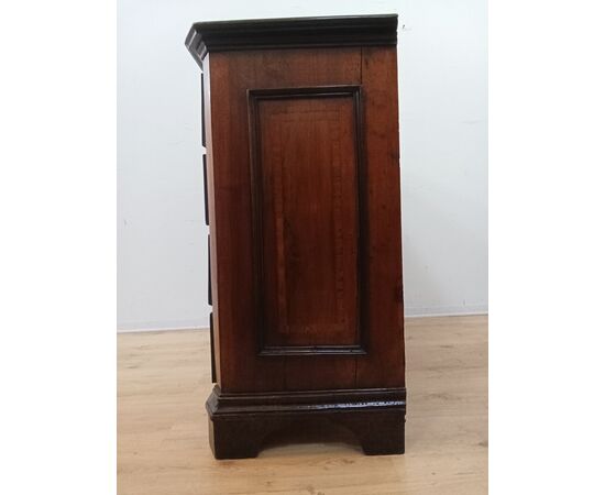 Lombard walnut chest of drawers - early 18th century - dresser - beautiful!