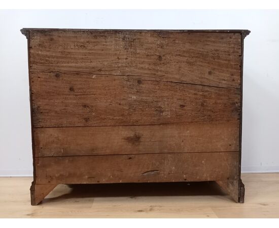 Lombard walnut chest of drawers - early 18th century - dresser - beautiful!