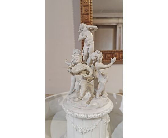 BISCUIT PORCELAIN CENTERPIECE FIRST HALF 19TH CENTURY