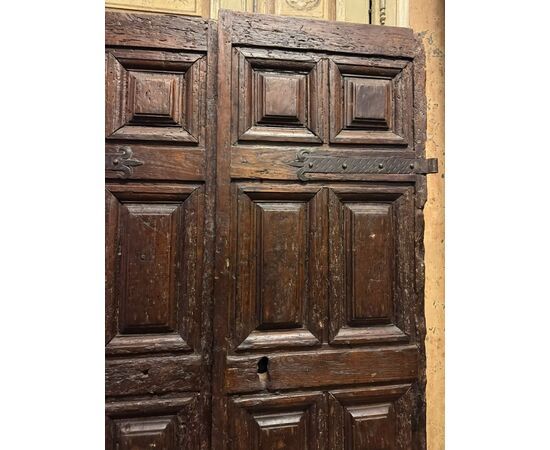 PTCI570 - Walnut door, two leaves, 15th/16th century, opening size cm W 99 x H 192