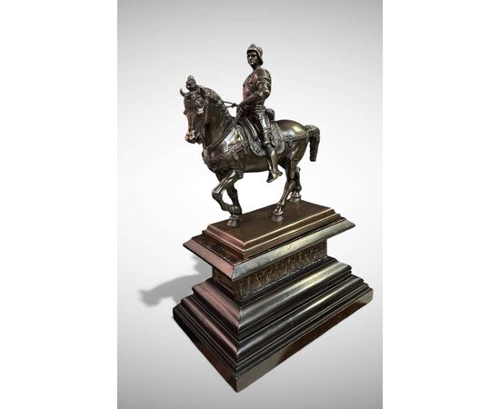 Bronze equestrian monument to Bartolomeo Colleoni, by Andrea del Verrocchio.