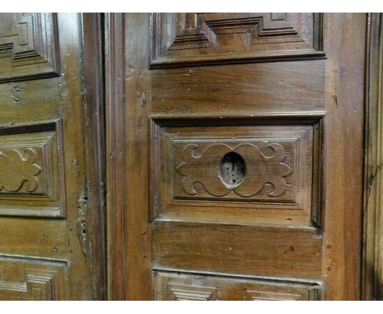 ptci497 door carved in walnut, mis. max cm 260 xh 135     