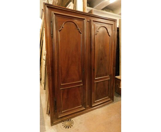 stip200- wardrobe in walnut, h cm 200 x larg. 156 cm,     