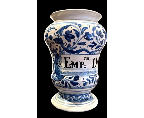 Maiolica albarello vase with plant motifs, birds, and snakes decoration. Ferniani, Faenza.