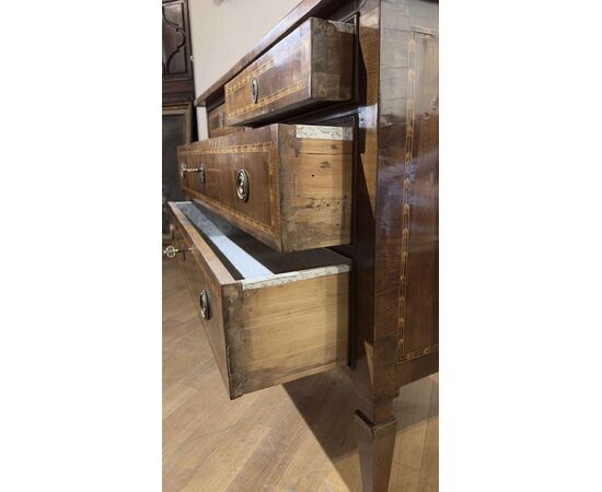 Neoclassical walnut feather-veneered chest of drawers, second half of the 18th century