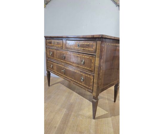 Neoclassical walnut feather-veneered chest of drawers, second half of the 18th century