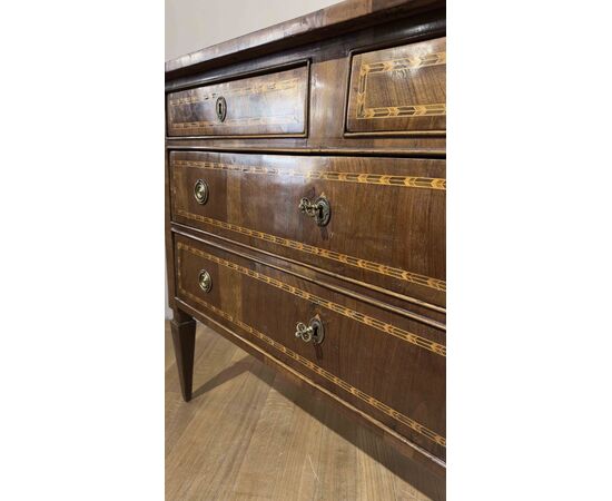 Neoclassical walnut feather-veneered chest of drawers, second half of the 18th century
