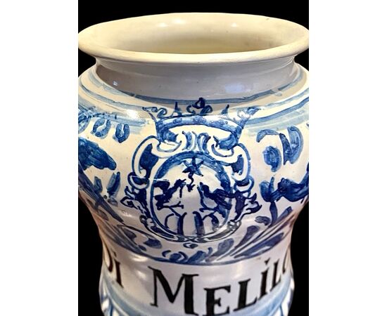 Maiolica albarello vase with plant motifs, birds, and snakes decoration. Ferniani, Faenza.