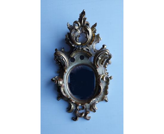 Delicate small mirror