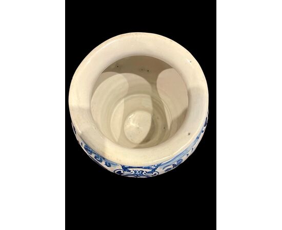 Maiolica albarello vase with plant motifs, birds, and snakes decoration. Ferniani, Faenza.