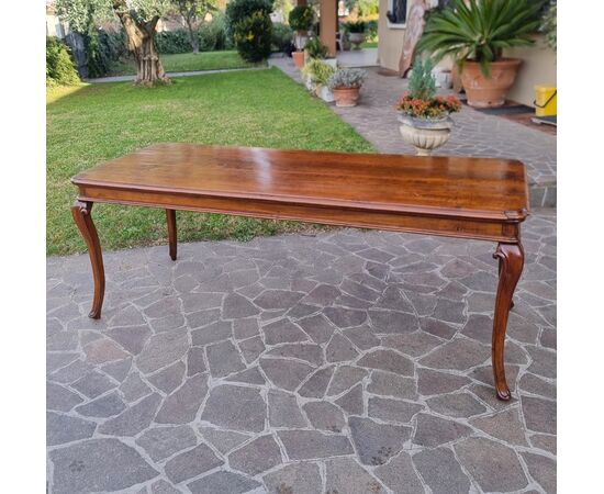 18th century Louis XV table in Piedmontese walnut