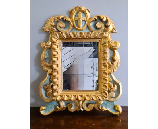 19th-century triptych in gilded and green lacquered wood