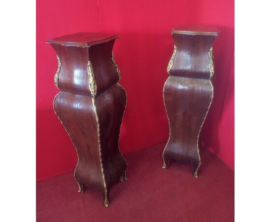 Pair of columns with bronzes