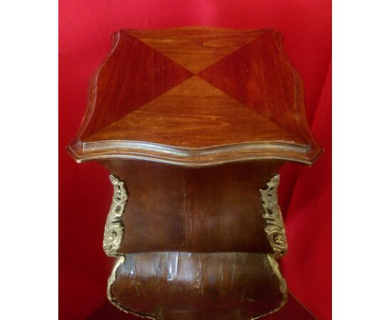 Pair of columns with bronzes