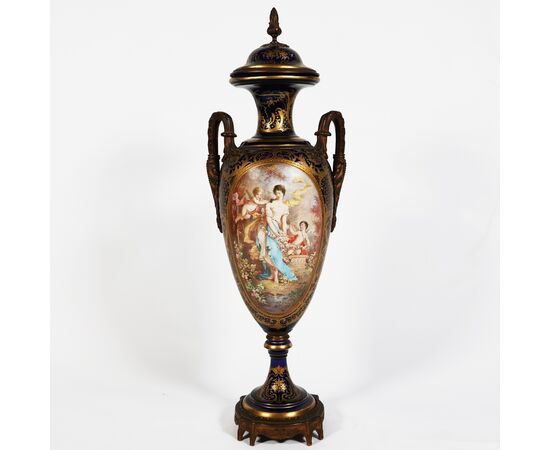 French vase in the Sèvres style, gilt bronze mount. Paintings signed Poitevin. Late 19th century