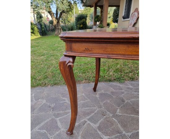 18th century Louis XV table in Piedmontese walnut