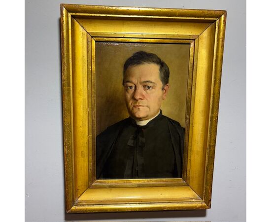 Antico dipinto olio su tela epoca XIX raffigurante prelato / personaggio un cornice dorata laccata dorata. Mis 60 x 45