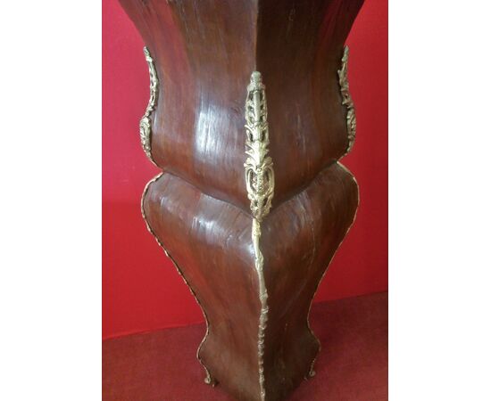 Pair of columns with bronzes