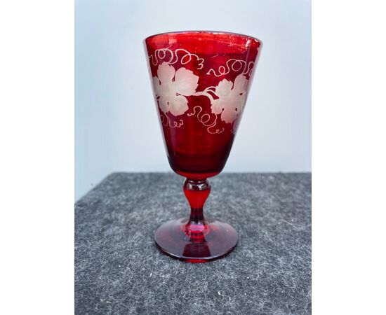 Pair of Bohemian cased glass glasses, decorated with vine leaves.