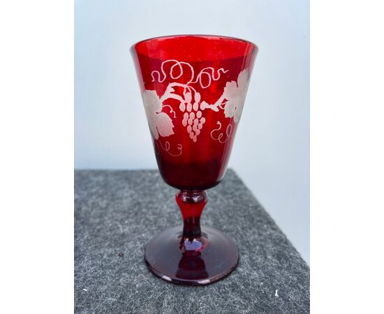 Pair of Bohemian cased glass glasses, decorated with vine leaves.