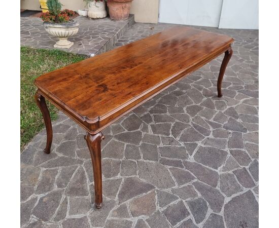 18th century Louis XV table in Piedmontese walnut