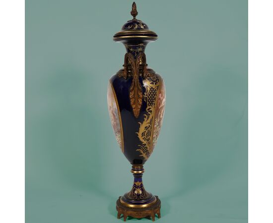 French vase in the Sèvres style, gilt bronze mount. Paintings signed Poitevin. Late 19th century