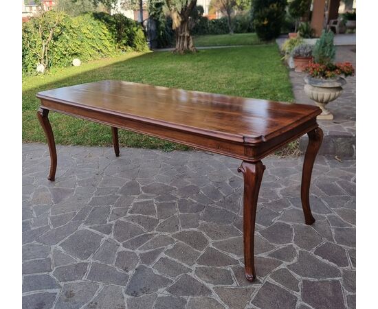 18th century Louis XV table in Piedmontese walnut