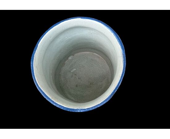 Pair of majolica albarello vases decorated with figures in a rural setting. Lantern signature. Savona.