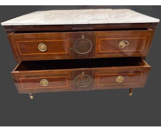 Tuscan chest of drawers