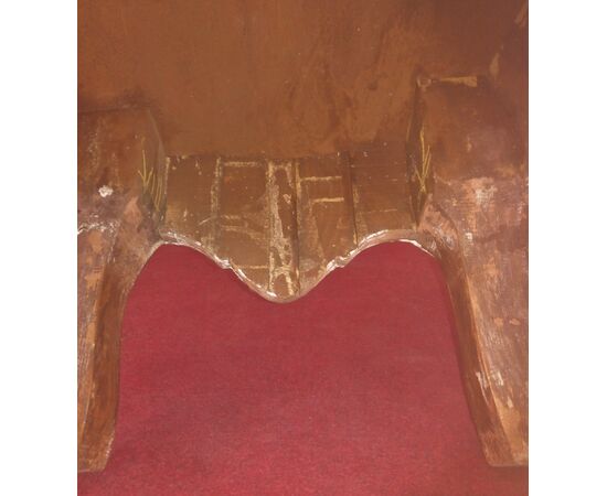 Pair of columns with bronzes