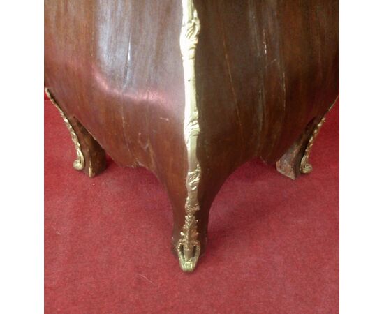 Pair of columns with bronzes