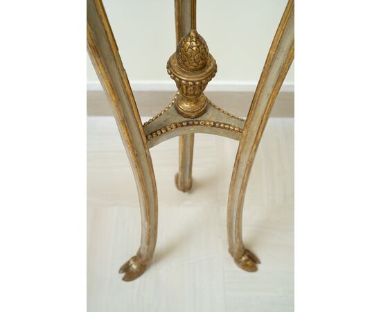 Elegant pair of "guéridons"