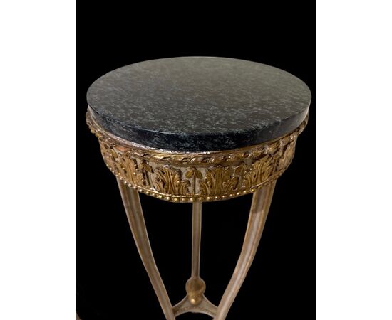 Elegant pair of "guéridons"